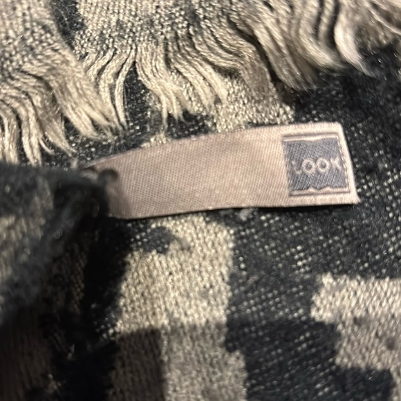 Look Diamond Mosaic wool grey  Reversible Blanket Scarf - Picture 6 of 13